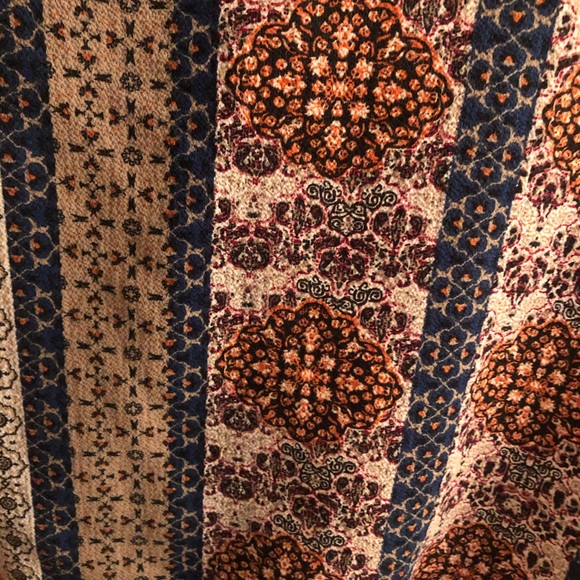 Flattering colorful Kimono - Picture 2 of 3